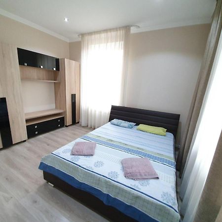 Tourist Home At Stefan Cel Mare With 2 Rooms 키시나우 외부 사진