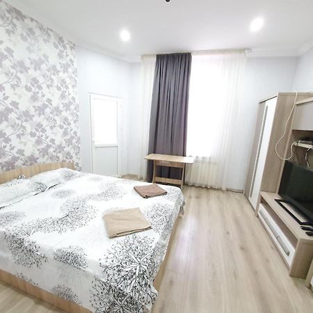 Tourist Home At Stefan Cel Mare With 2 Rooms 키시나우 외부 사진